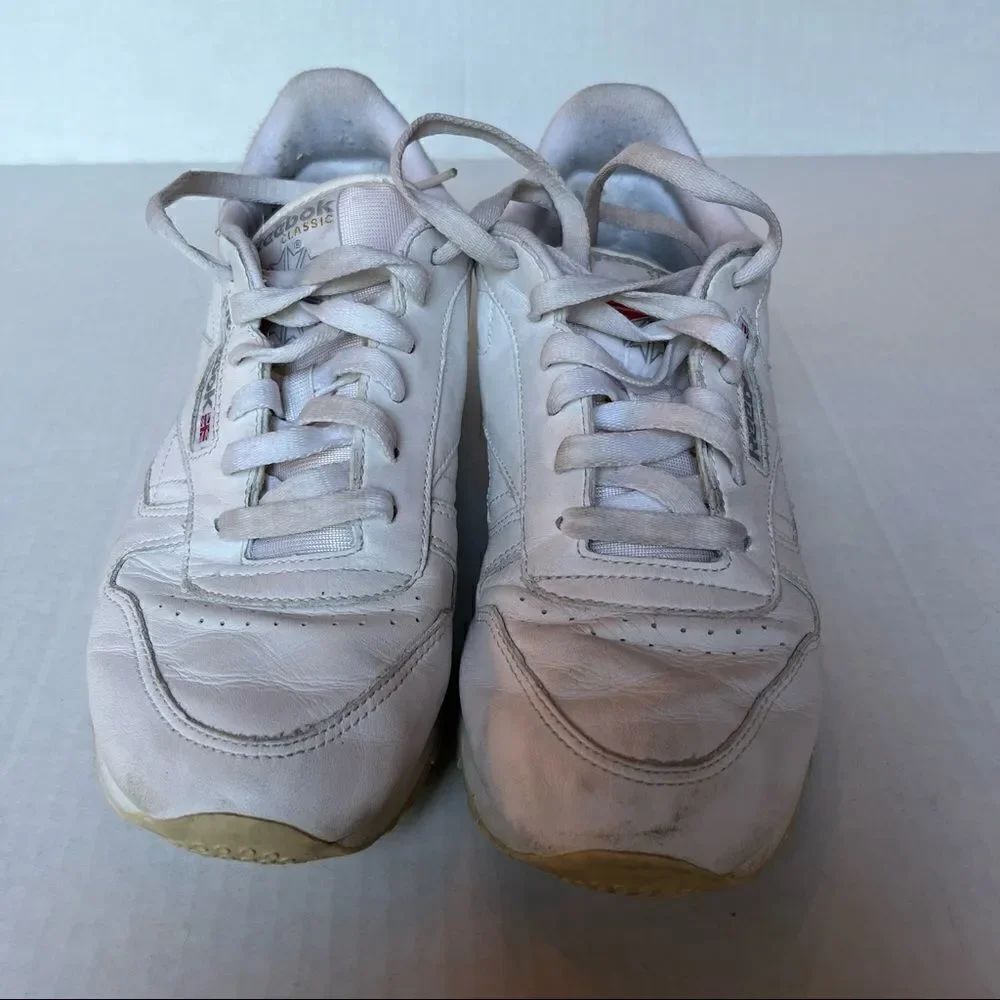 Reebok white sneakers 7 1/2 very good condition